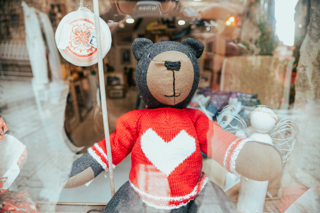 Galerija Juraj Dalmatinac ima savršene unikatne poklone i popust na umjetničke slike 