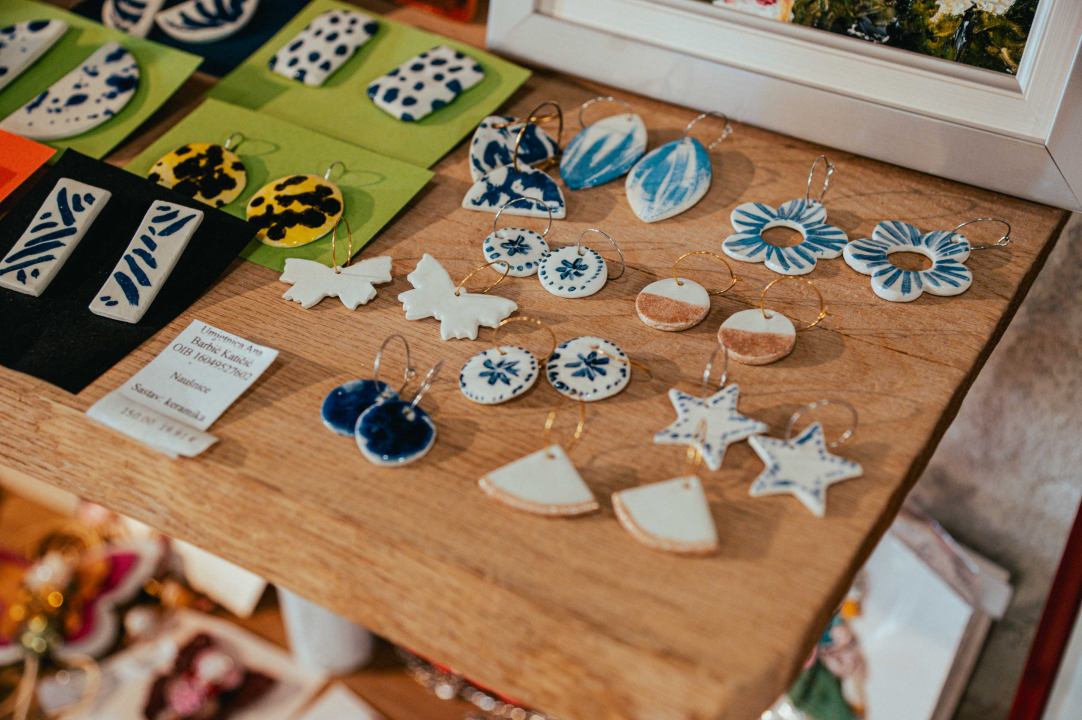 Galerija Juraj Dalmatinac ima savršene unikatne poklone i popust na umjetničke slike 