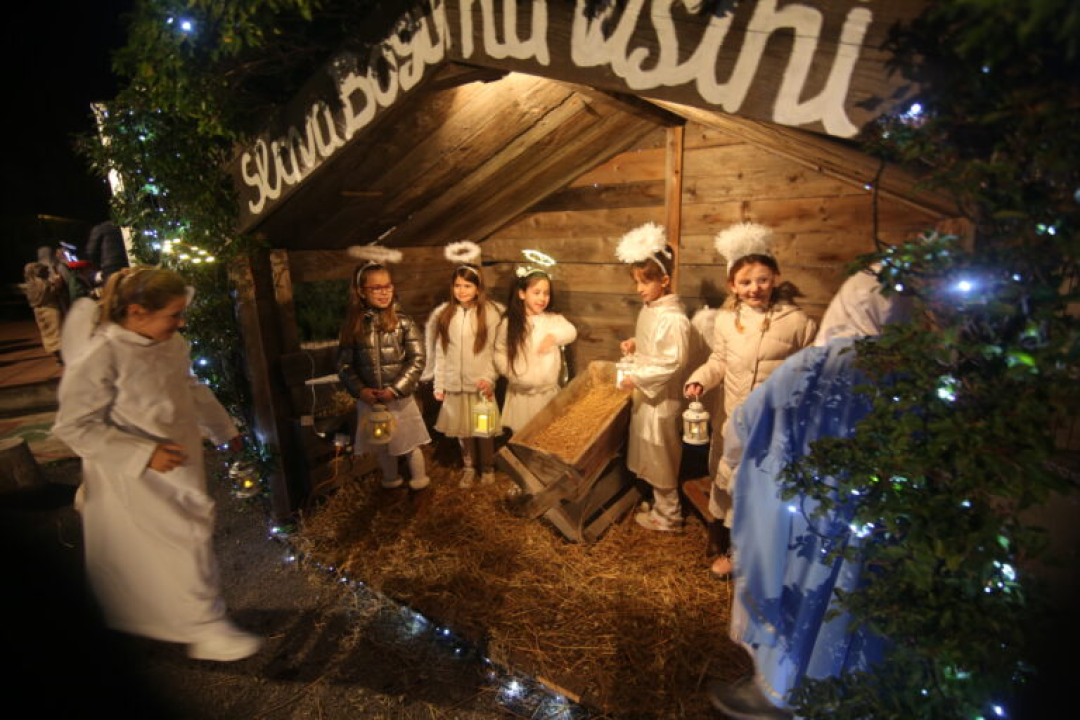 Žive jaslice u Jezerima u izvedbi malih Jezerana
