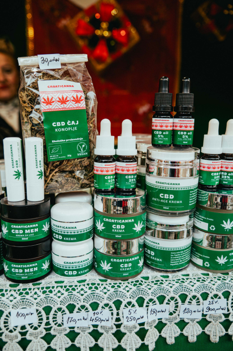 Adventurin Sajmić savršeno je mjesto za kupnju poklona, sve su izradili lokalni umjetnici i obrtnici