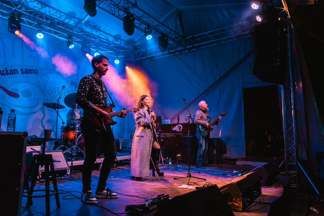 Vesna Pisarović dobrim starim hitovima oduševila Šibenčane