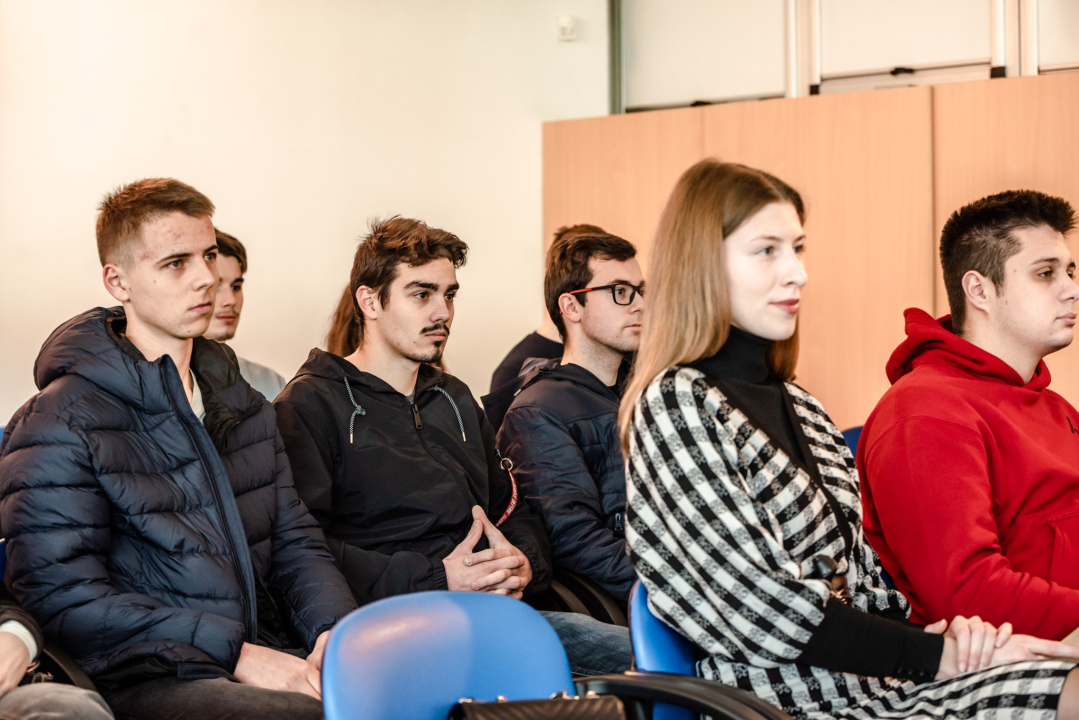 Burić studentima uručio ugovore o stipendiranju: 'Uvjeren sam da će se mnogi nakon diplome vratiti u Šibenik'