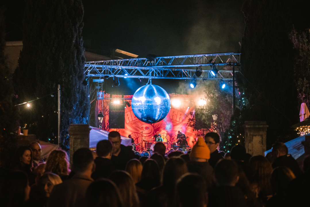 Parkić je Novu dočekao uz zagrebački pop rock Band Bang Bang  