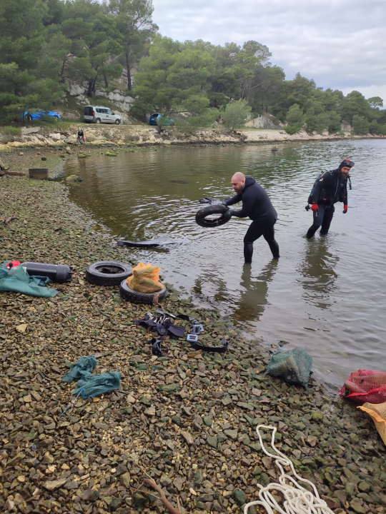U uvali Dumboka održana 4. akcija čišćenja podmorja u sklopu projekta Plavi Jadran 