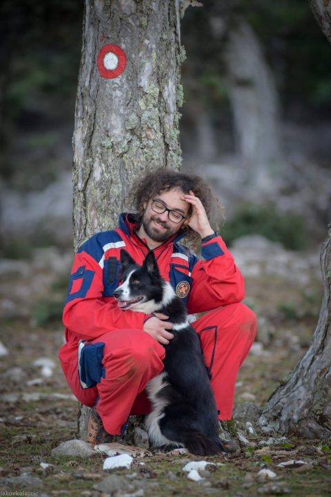 Psi su jako važni u potražnim akcijama, a ovako izgleda trening mladih pasa i štenaca