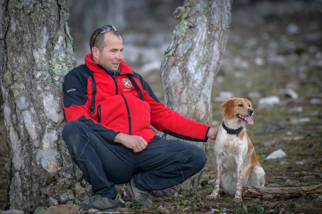 Psi su jako važni u potražnim akcijama, a ovako izgleda trening mladih pasa i štenaca