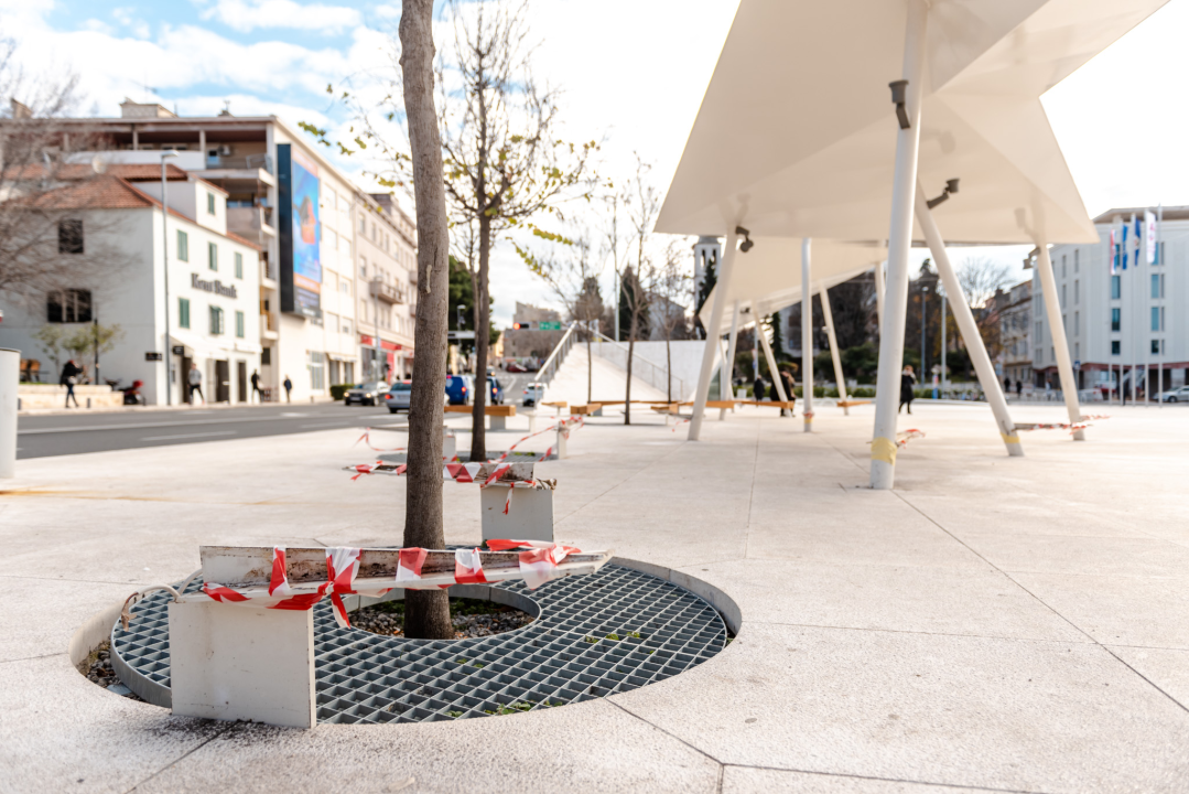 Misterij razotkriven: Sve klupe na Poljani bit će opet tamo idući tjedan  