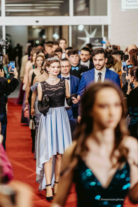 Učenici Ekonomske škole zablistali na maturalnom plesu u Vodicama (1)