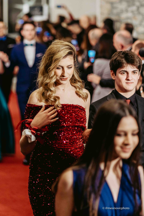 Učenici Ekonomske škole zablistali na maturalnom plesu u Vodicama (1)