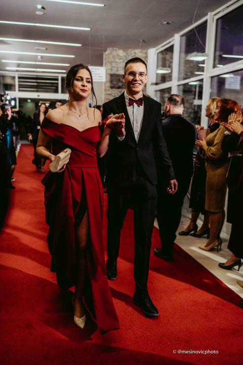 Učenici Ekonomske škole zablistali na maturalnom plesu u Vodicama (2)