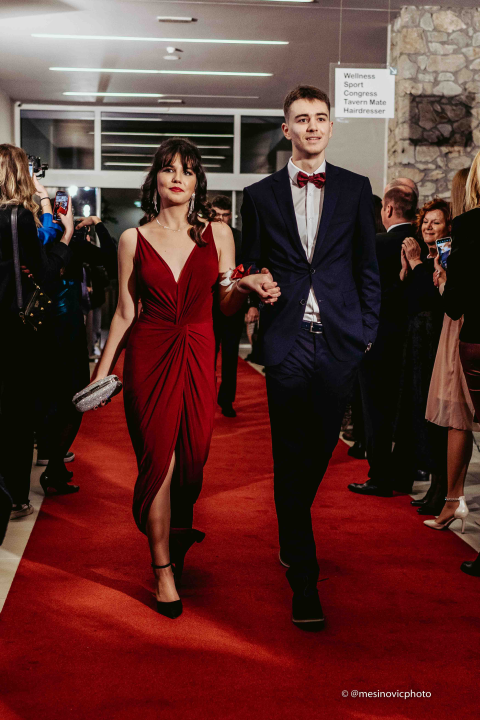 Učenici Ekonomske škole zablistali na maturalnom plesu u Vodicama (2)