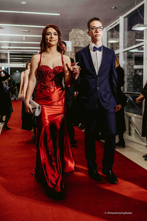 Učenici Ekonomske škole zablistali na maturalnom plesu u Vodicama (2)