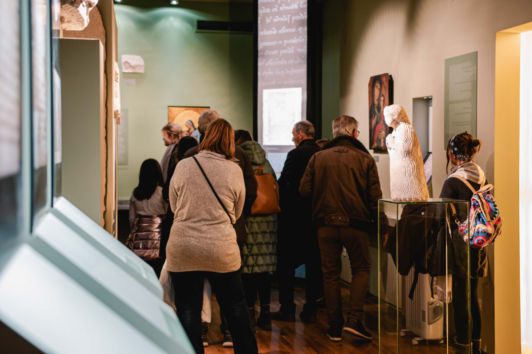 Učenici u muzeju pjevali Lukačića i predstavili šibenske galete dok su trkači ‘Zagrlili grad’