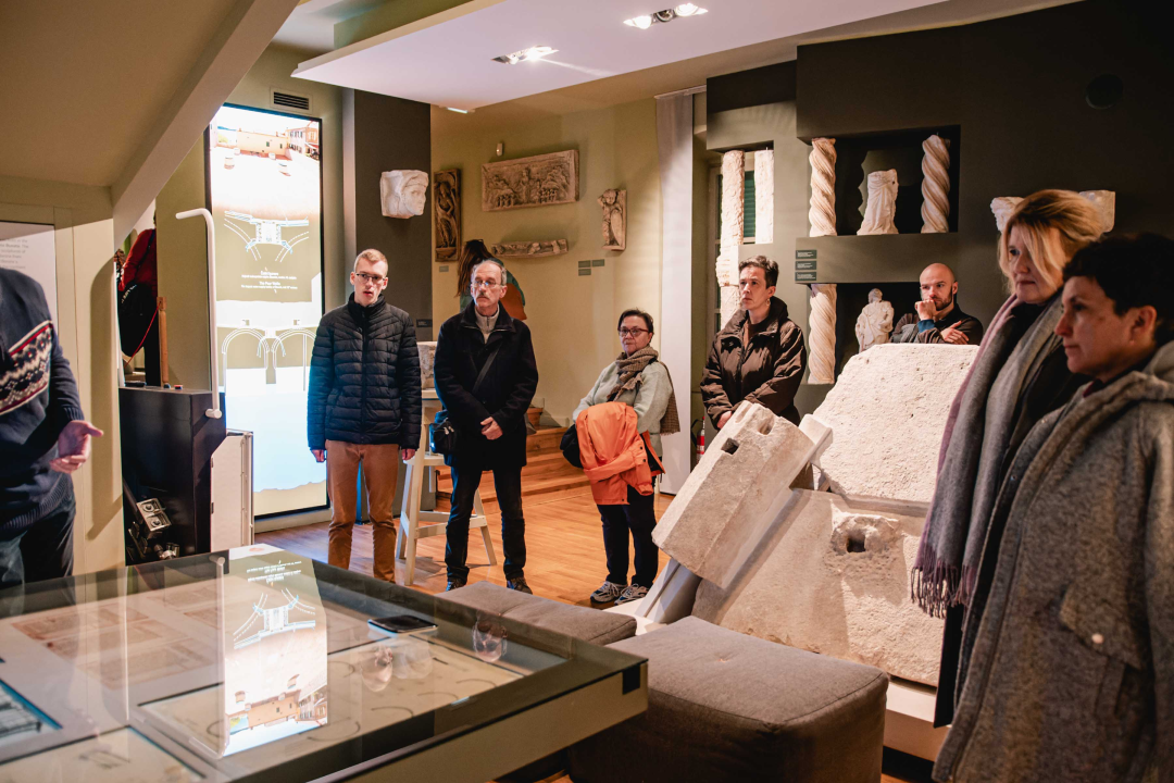 Učenici u muzeju pjevali Lukačića i predstavili šibenske galete dok su trkači ‘Zagrlili grad’