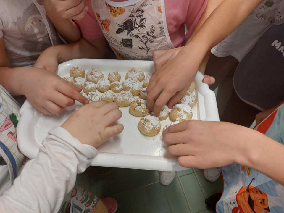 Učiteljica Anita od malih nogu voli raditi kolače, a sada tu ljubav prenosi na učenike: 'Neki žele postati slastičari kad narastu'