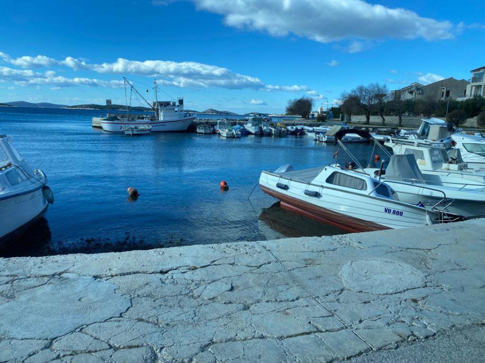 Nakon drame s burom, oseka na Srimi nasukala brodove!