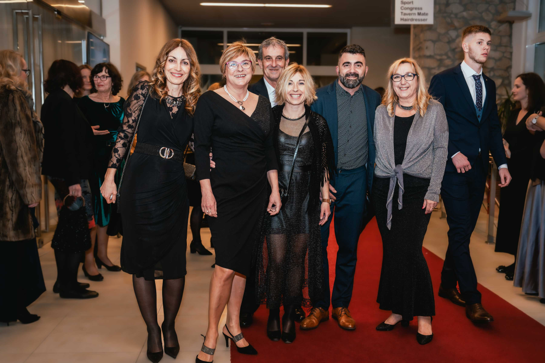 Pogledajte glamurozna izdanja maturanata Medicinske škole (1. dio)