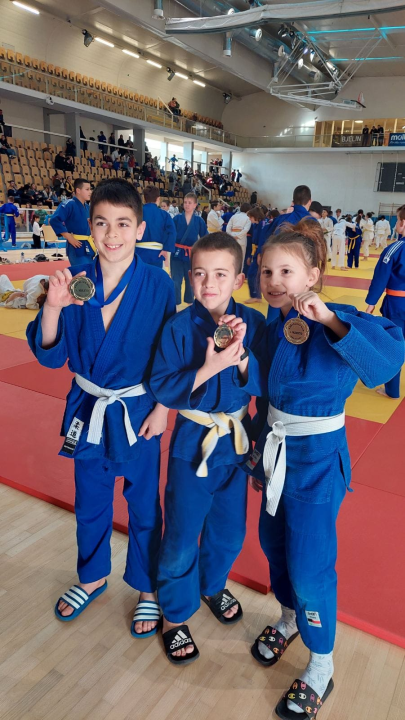 Mladi članovi Judo kluba Šibenik u Kaštelima do 4 zlata i 6 medalja ukupno