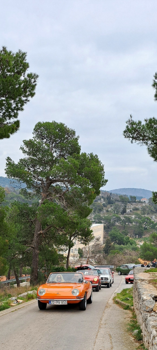 Vlasnici oldtimera iz cijele Dalmacije nedjelju proveli na druženju u Šibeniku