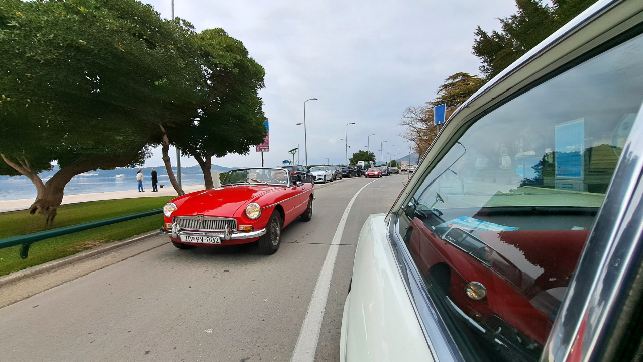 Vlasnici oldtimera iz cijele Dalmacije nedjelju proveli na druženju u Šibeniku