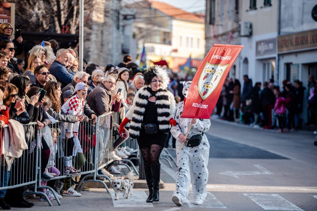 Murterini molili za predbračnu čistoću, u kokošinjcu izbila pobuna, a Let 3 napravio spektakl