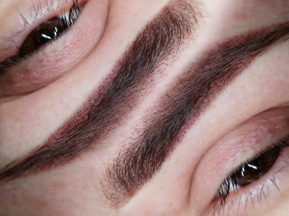 Jelena Radak časti klijentice odličnim popustima na trajnu šminku!