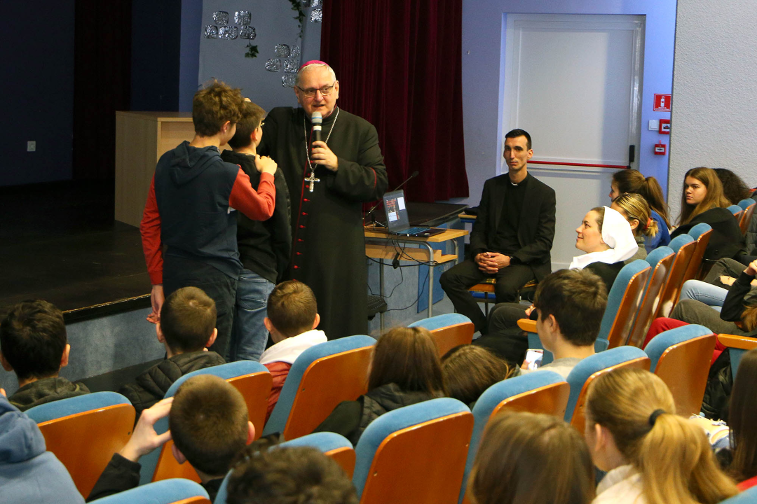 Održan susret krizmanika Gradskog dekanata Šibenske biskupije 