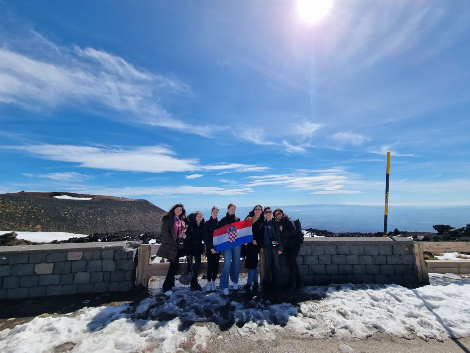 Učenici OŠ Meterize na Siciliji: Učili o važnosti očuvanja voda, oduševile ih Etna i Taormina