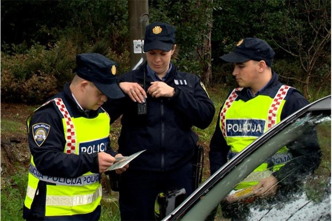 Luka je bio policajac na jedan dan: PU Istarska ispunila želju mladiću s Downovim sindromom