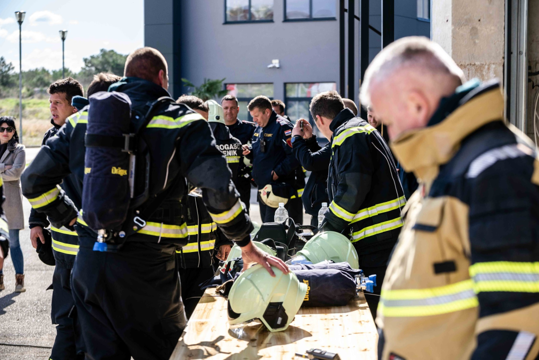 U Vodicama predstavljeni rezultati projekta FIRESPILL: 'Kroz simulator plamenih udara u mjesec dana prošlo 220 vatrogasaca' 