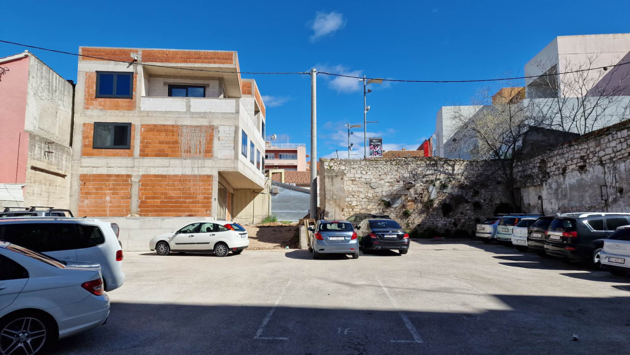 'Gradonačelnikova' zgrada izazvala interes Šibenčana: 'Riječ je o nasljedstvu moje supruge'