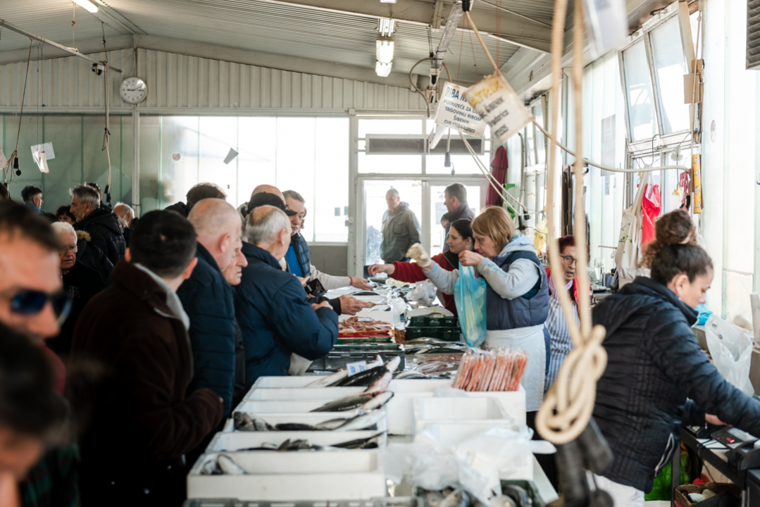 Bura učinila svoje: Veliki petak je, ali ponuda na šibenskoj peškariji nije bila bogzna što 