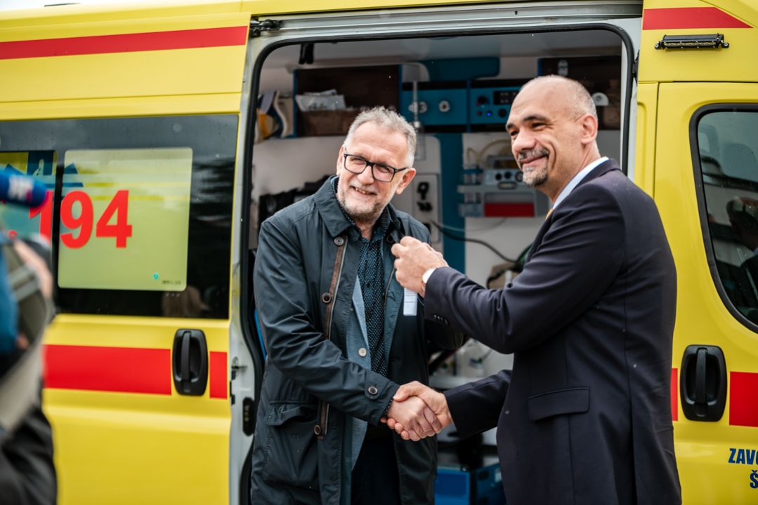 Župan Jelić predao sanitetsko vozilo Zavodu za hitnu medicinu: ‘Sigurnost vozača i pacijenata nam je na prvom mjestu'