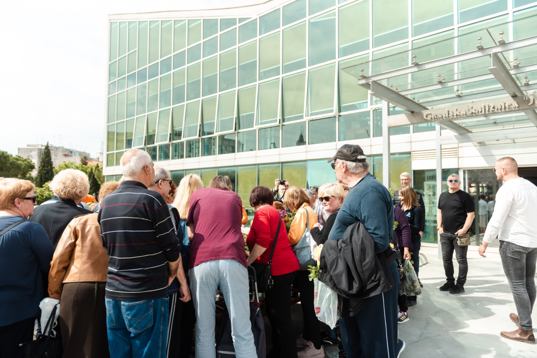 Stotinjak građana utjehu našlo u điranima: 'Vidi ove, cili je vrt natrpala!'