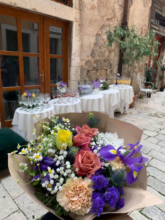 U 'Lukinom cvjetnom kutku' na Gorici domjenkom proslavljena krunidba kralja Charlesa 