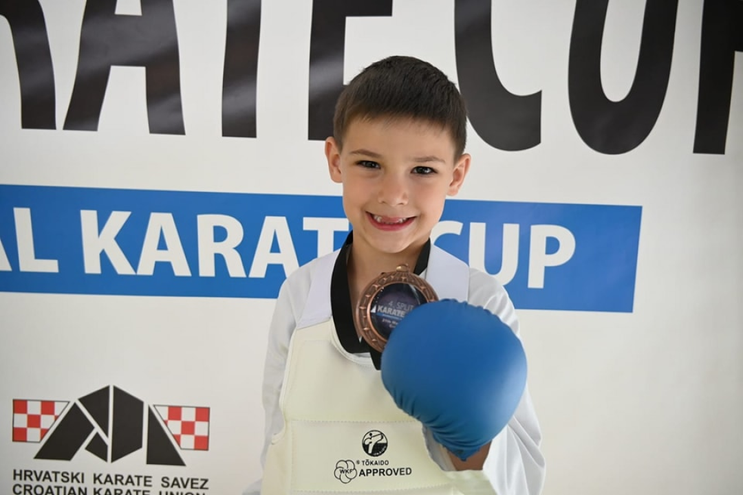 KK Okit opet najbolji: Iz Splita se vratili sa 42 medalje i peharom za najbolji klub turnira  