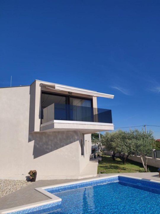 Uredite svoj balkon ili terasu kvalitetnom tendom po mjeri! 