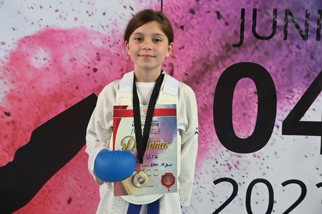 Vodički karataši osvojili 21 medalju i pehar 