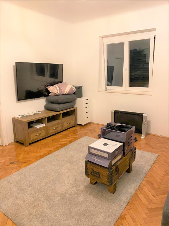 Prodaje se prekrasan kompletno renoviran stan na odličnoj lokaciji s pogledom na more!