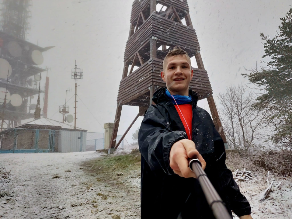 Kninjanin Ivan Džepina obišao 158 hrvatskih vrhova, a na posljednjem je zaprosio djevojku