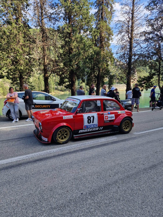 Kninjanin Ivan Džepina obišao 158 hrvatskih vrhova, a na posljednjem je zaprosio djevojku