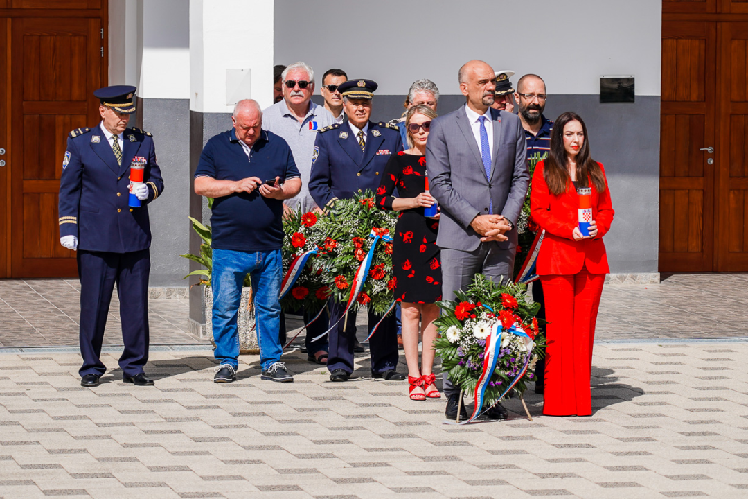 Uoči Dana antifašističke borbe na Kvanju položeni vijenci i zapaljene svijeće