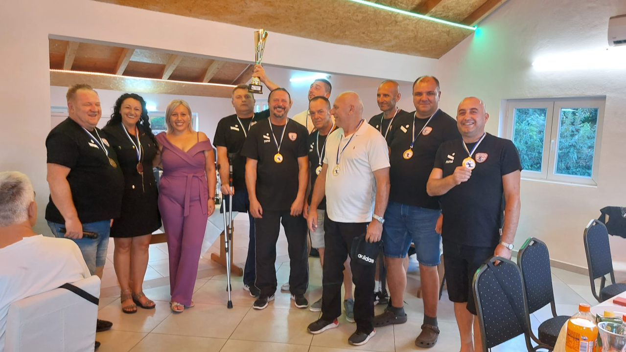 Klub sjedeće odbojke Knin 95 organizirao i osvojio turnir Oluja 95