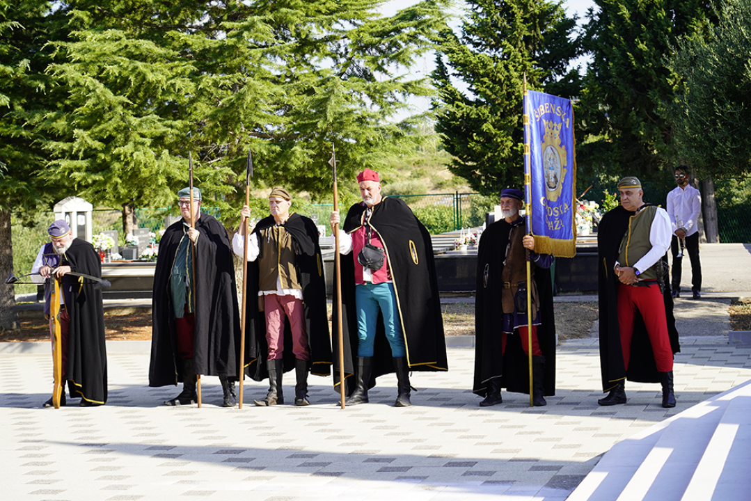 Položeni vijenci i zapaljene svijeće na Kvanju i Baldekinu