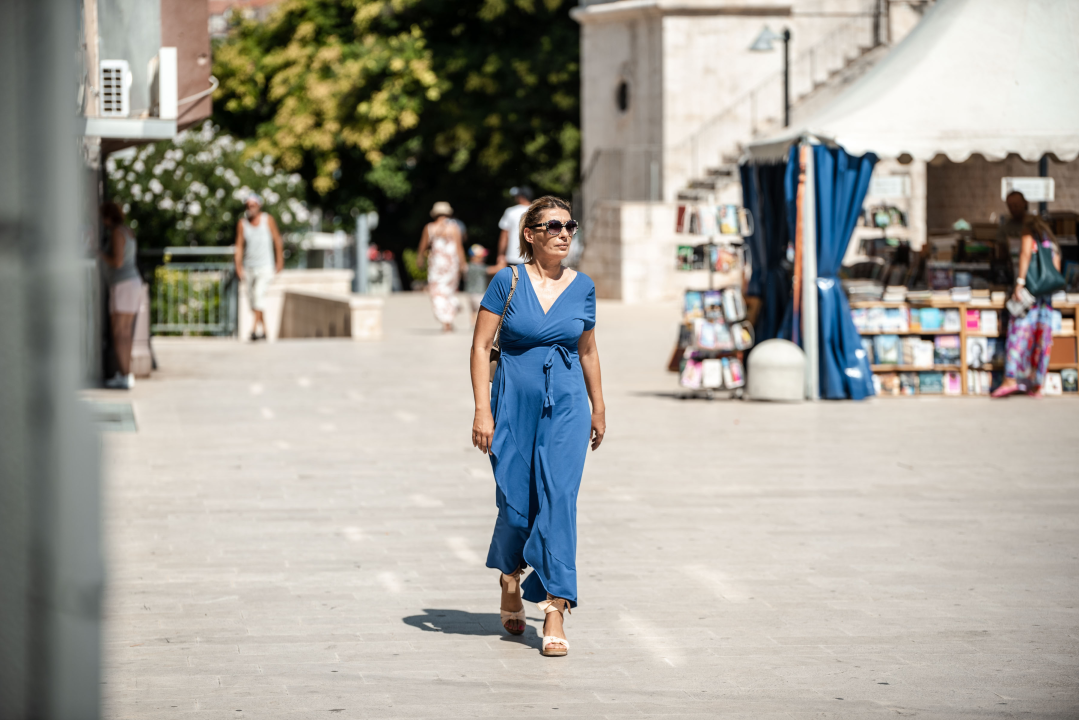 Duge haljine i šareni komadi: Evo što se sve nosilo ovih dana u Điru po gradu 