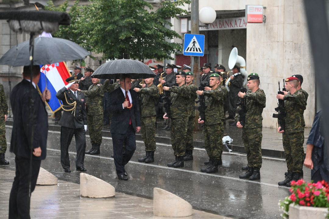 U Kninu položeni vijenci za poginule branitelje u Oluji