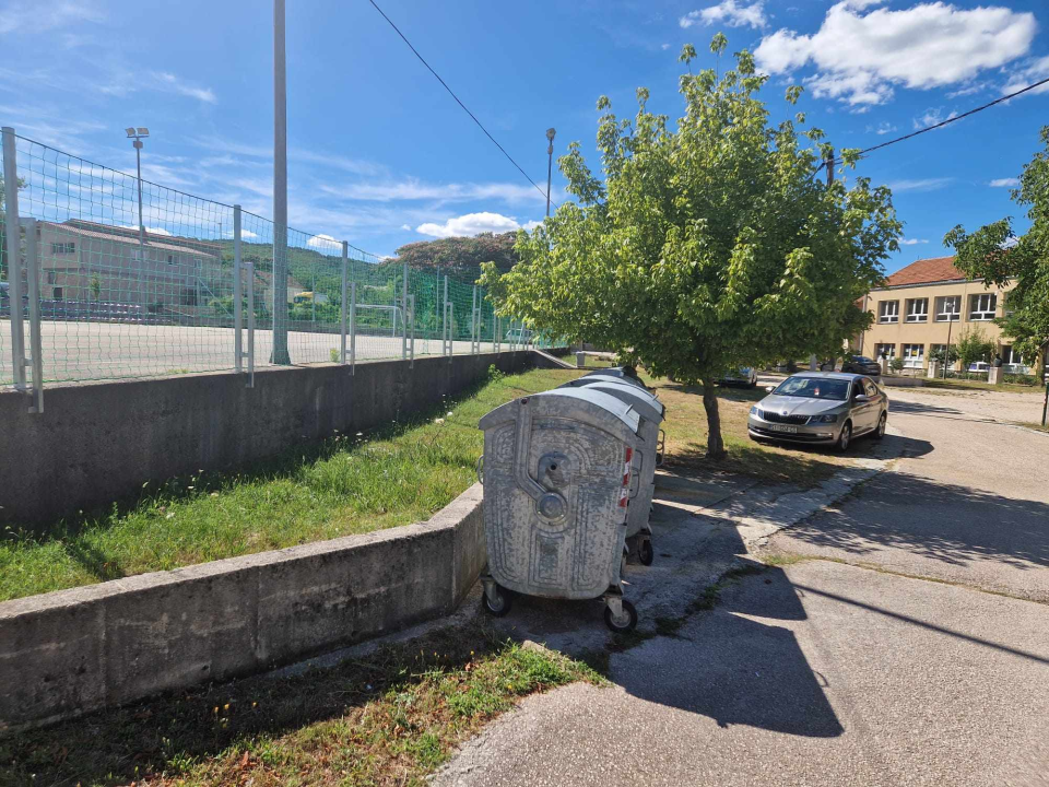 Volonteri kninske udruge ostavili 20 vreća životinjskog otpada u centru Kijeva