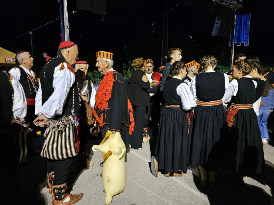 Na 16. 'Noći Zagore i gena kamenog' u Koprnu izabrani balotaš, izbijač bule, šijač i rezač pršuta godine