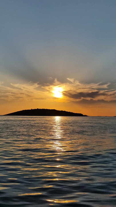 Morska avantura posade ŠibenikIN-a: Jako jugo, promjena ruta i nezaboravni dani na prekrasnoj jedrilici