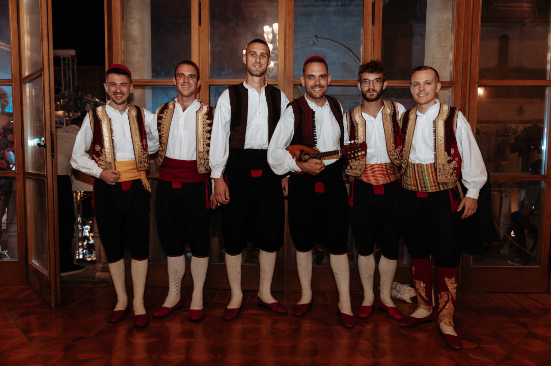 U Vijećnici uvijek zanimljivo: 'Osnovale smo klapu Oronule hostese, prijaviti ćemo se dogodine’